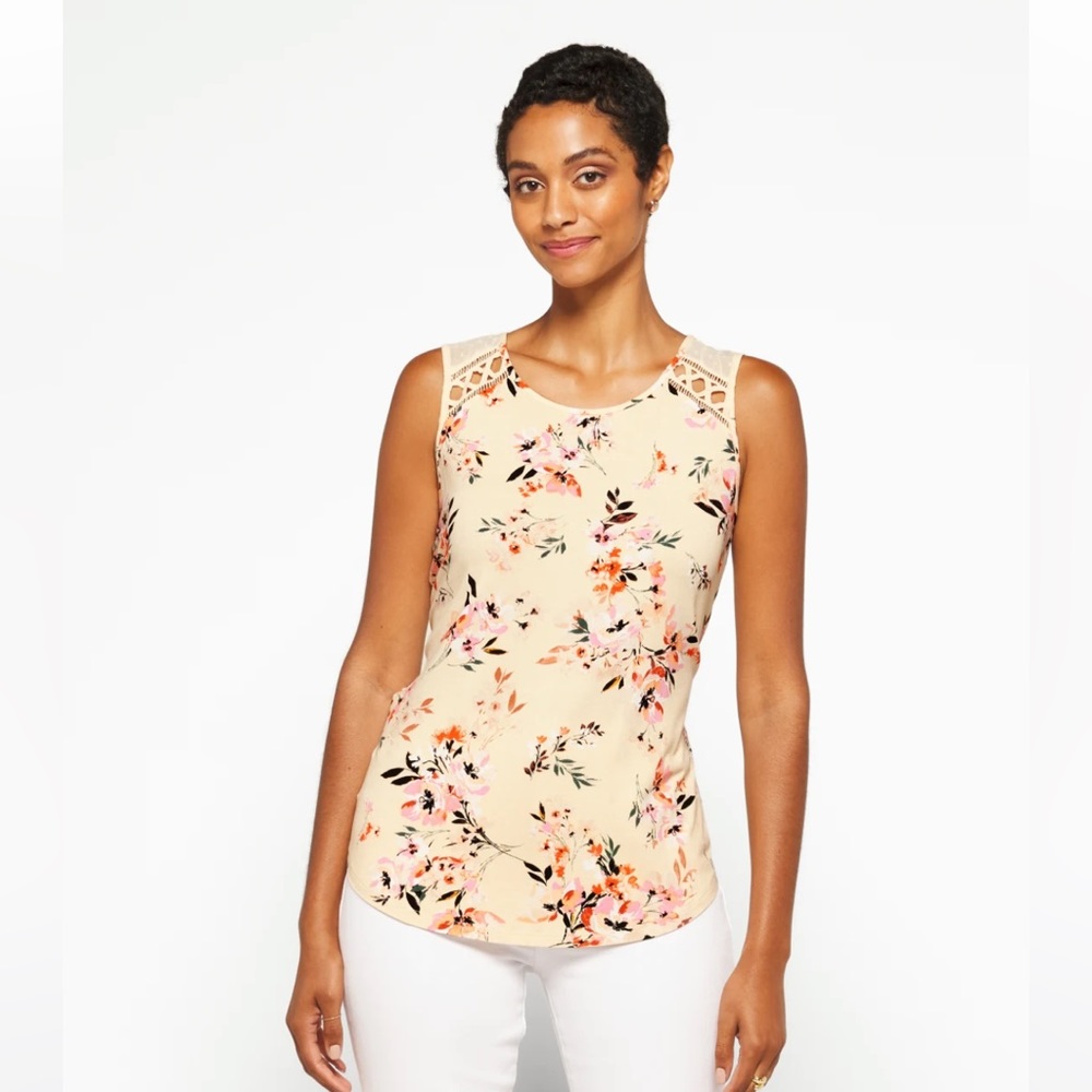 !!SOLD!! Daniel Rainn Floral Top. Size Medium.